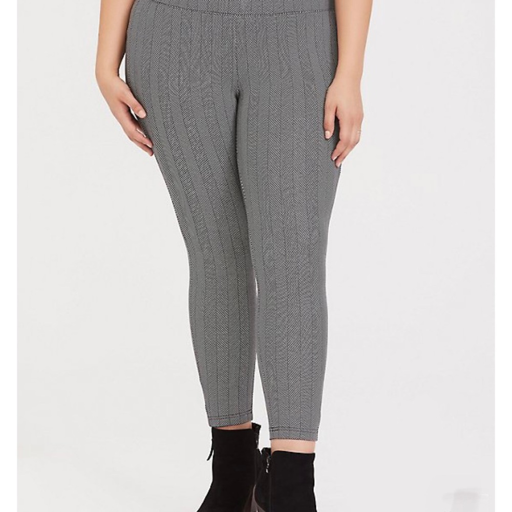 Torrid Studio Ponte Slim Fix Pixie Pant Black Herringbone Size 0